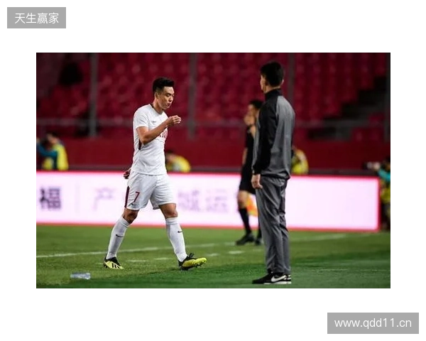 飞踹座椅染红!玉昆官方:门将教练米克尔造成恶劣影响,罚款2万 飞踹座椅染红!玉昆官方:门将教练米克尔造成恶劣影响,罚款2万